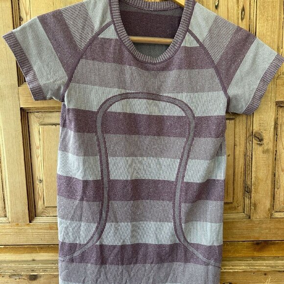 Lululemon Size 6 Purple White Striped Short Sleeve Swiftly Tech Tee Athletic - Picture 2 of 10
